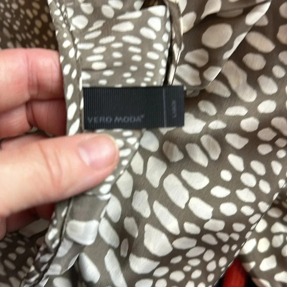 Vero Moda raglan sleeve animal  print scoop neck blouse lower shirred flounce - Picture 7 of 8